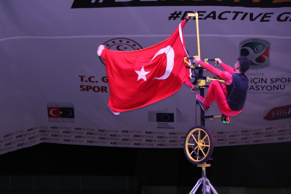 Avrupa Spor Haftasında, jimnastikçilerin gösterileri nefesleri kesti