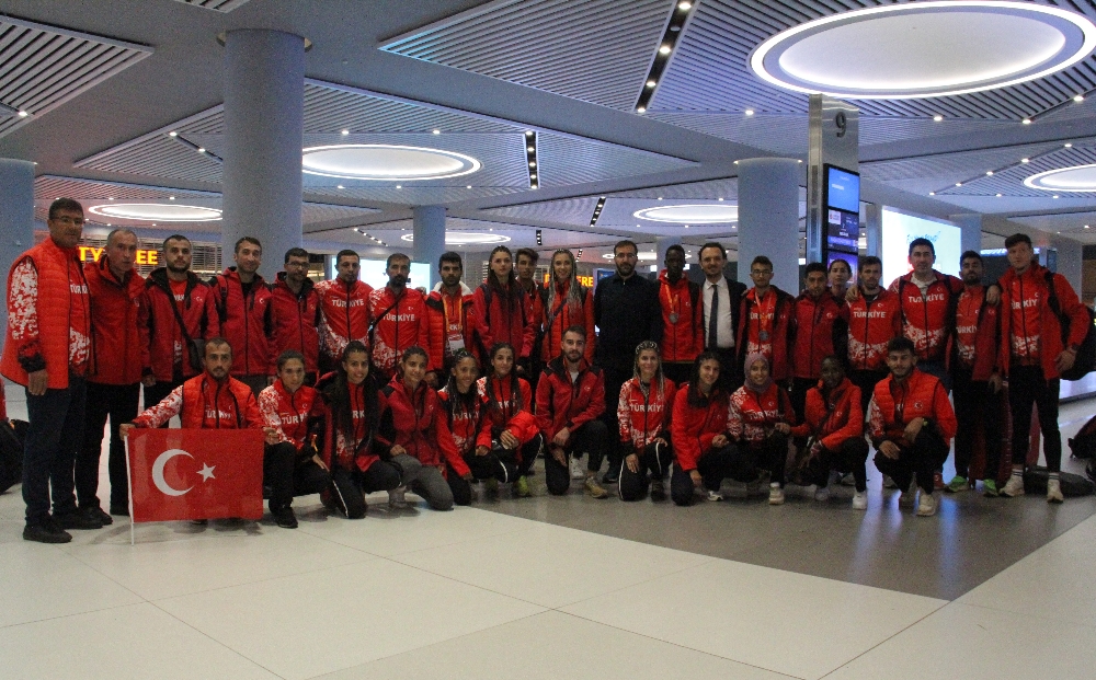 Avrupada Derece Elde Eden Milliler Yurda Döndü