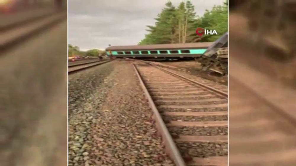 Avustralya’da tren raydan çıktı: 2 ölü