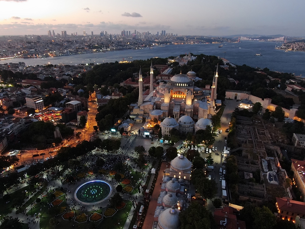 Ayasofya Camii böyle aydınlatıldı