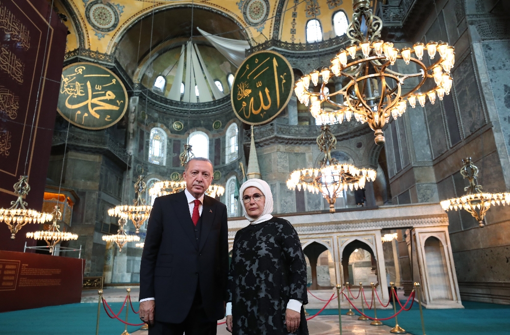 Ayasofya Camii’ndeki freskleri kapatacak perdeler görüntülendi