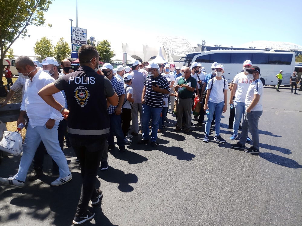Ayasofya doldu, vatandaşlar Yenikapı’ya akın etti