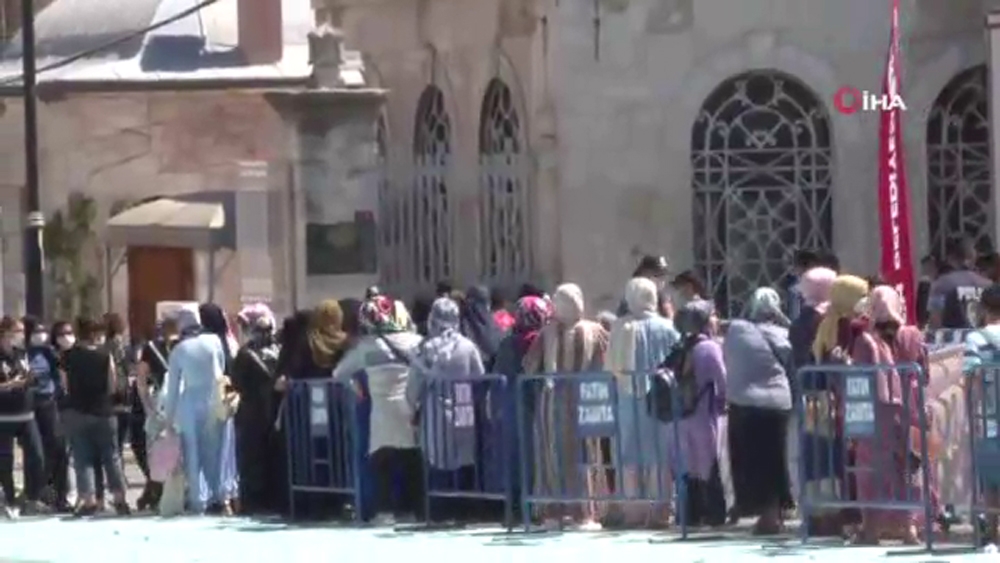 Ayasofya-i Kebir Cami-i Şerifi’nde bayram yoğunluğu