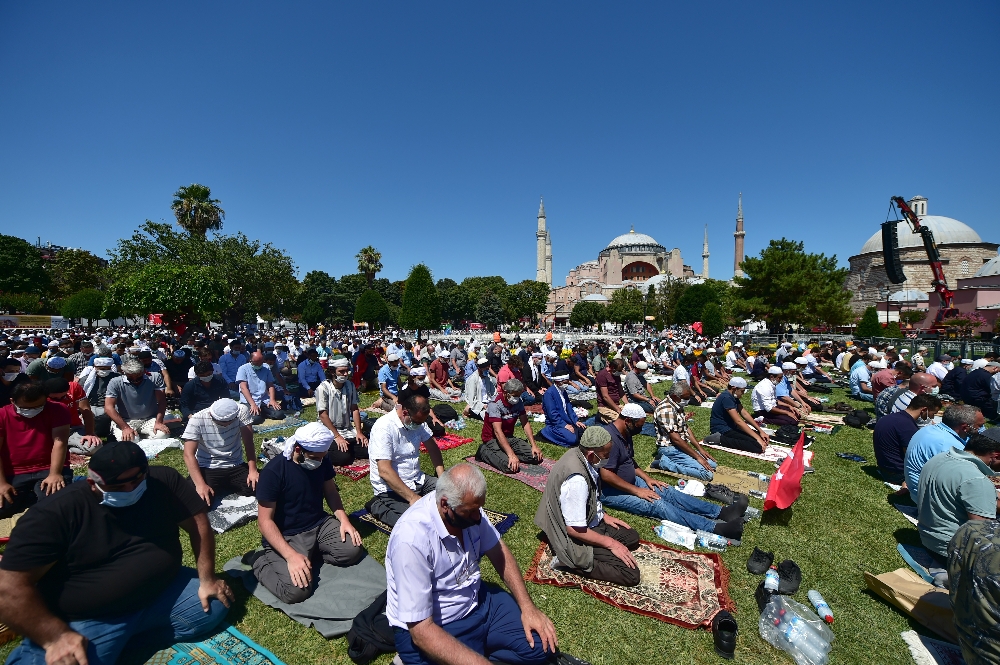 Ayasofya’da 86 yıl sonra ilk namaz