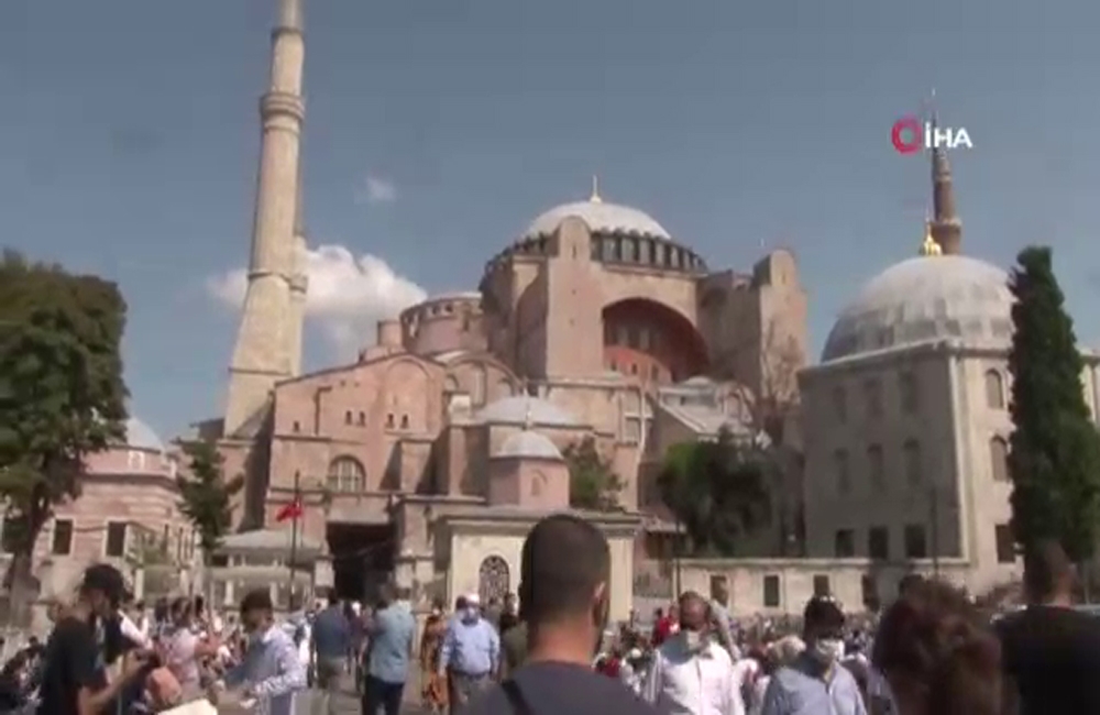 Ayasofya’da cuma namazına yoğun katılım