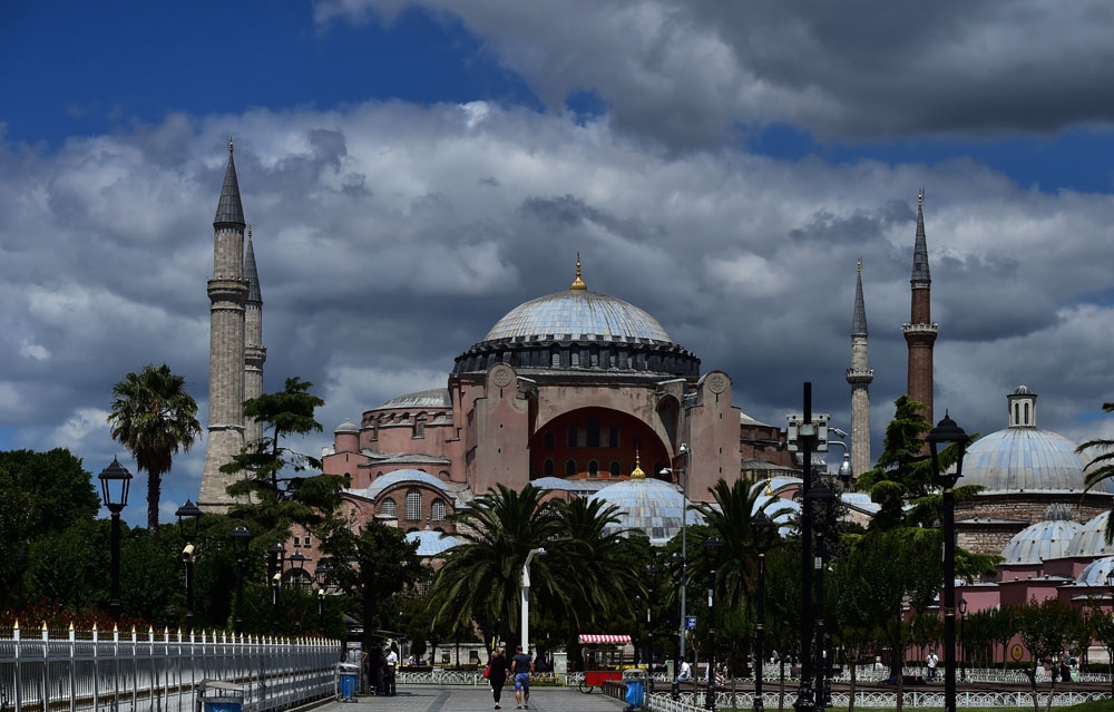 Ayasofya’da ibadet yolu açıldı