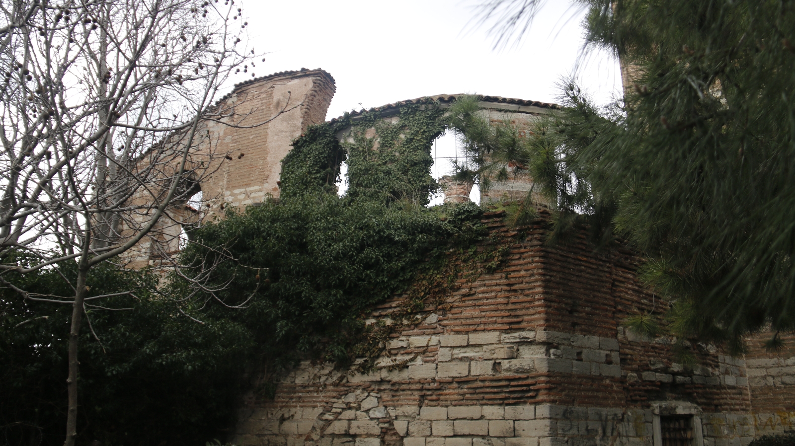 Ayasofya’dan 100 yıl eski İmrahor Camii içler acısı halde