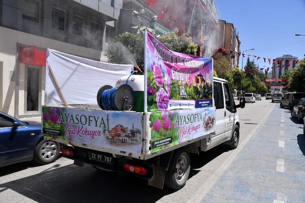 Ayasofya’yı gül kokusu saracak