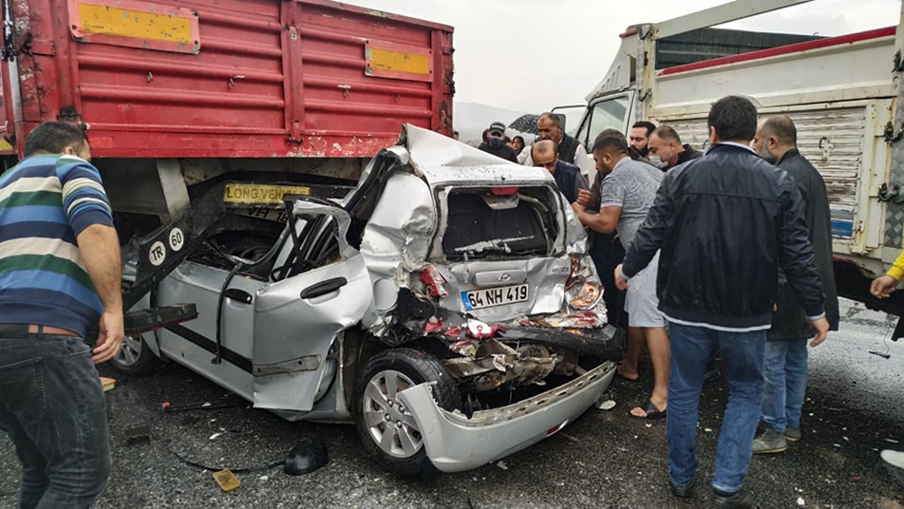 Aydın-İzmir otobanında trafik kazası sonrası can pazarı