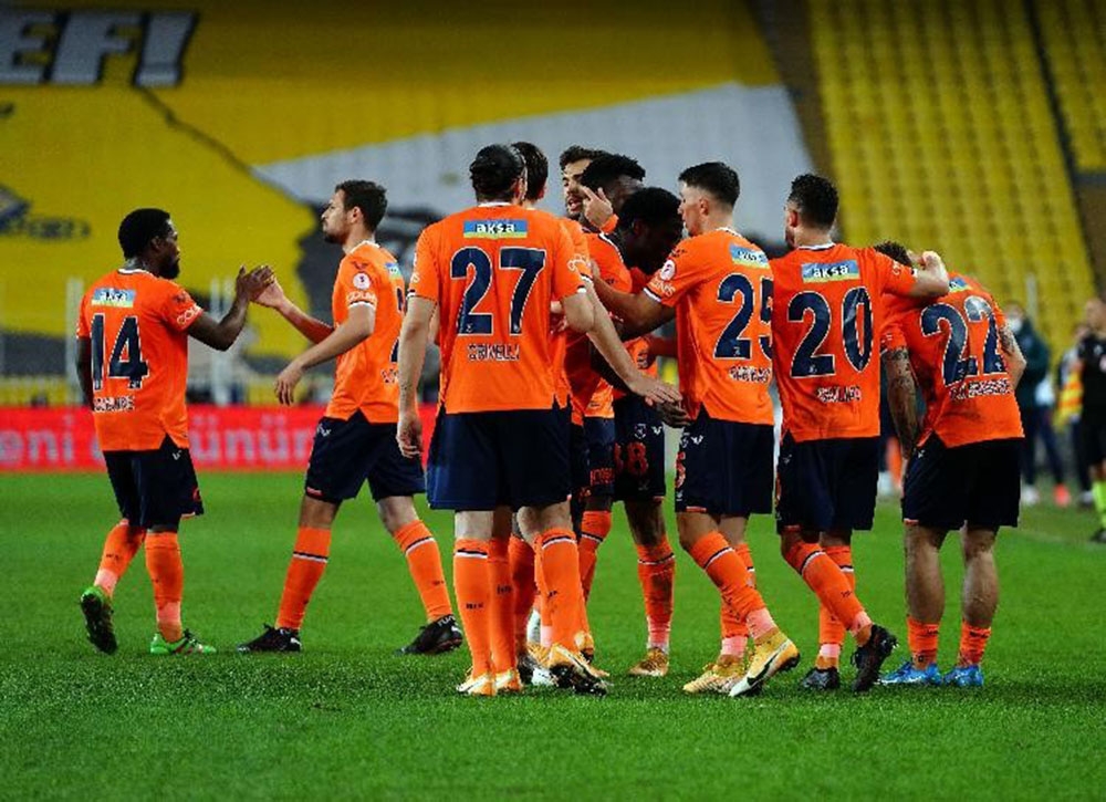 Aykut Kocamanlı Başakşehir, ilk galibiyetini aldı
