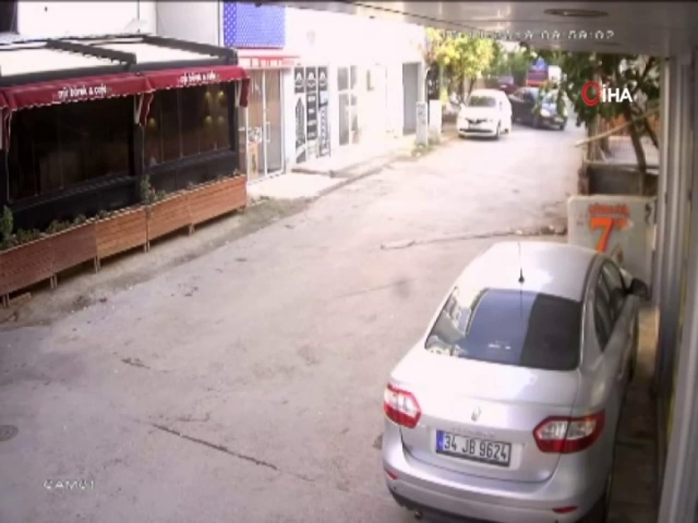 Aynı Aileden 3 Kişiyi Öldüren Zanlının Olay Yerine Geliş Anı Kamerada