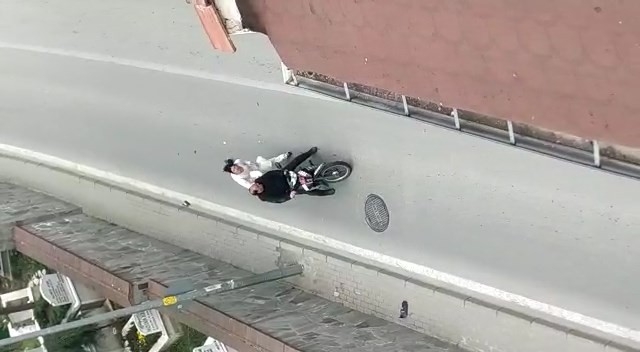 Aynı kadın yine olay çıkardı...O anlar kameraya yansıdı