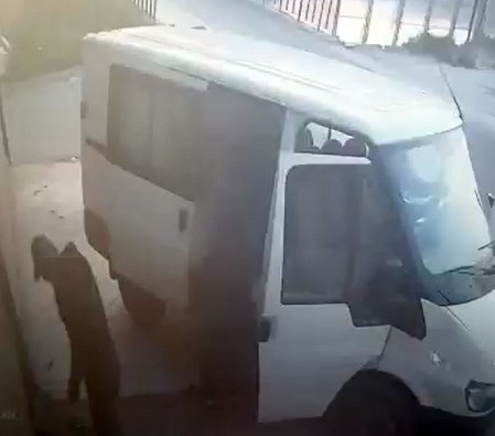 Aynı oto tamirhanesini 2 kere soydular binlerce liralık ürün çaldılar