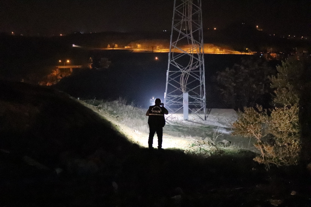 Aynı yüksek gerilim hattına tırmandı, akıma kapılarak öldü