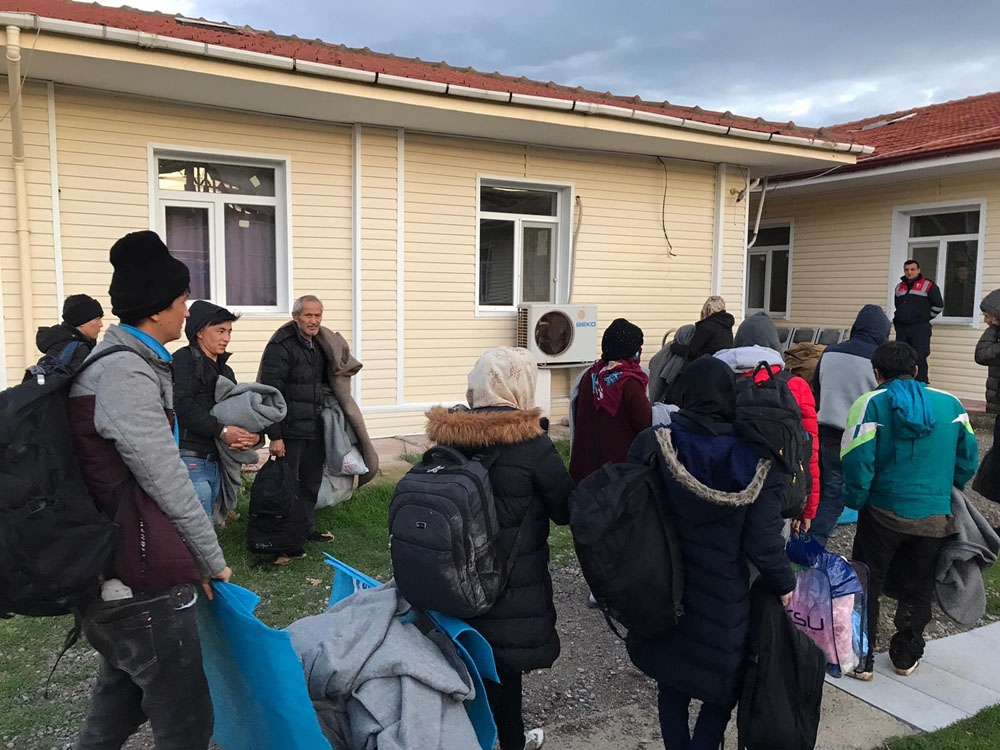 Ayvalıkta 34 Afganistanlı Göçmen Ve 1 Organizatör Yakalandı