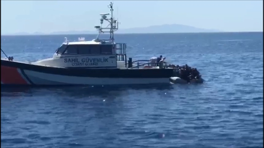 Ayvalık’ta 42 düzensiz göçmen kurtarıldı