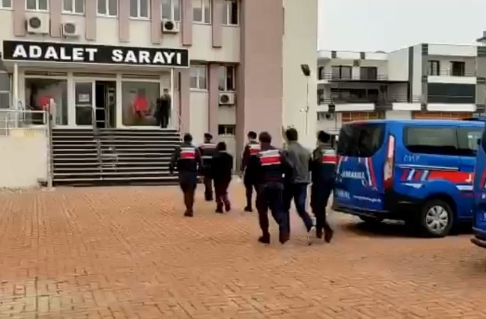 Ayvalık’ta zorla fuhuş yaptırılan iki kadın kurtarıldı
