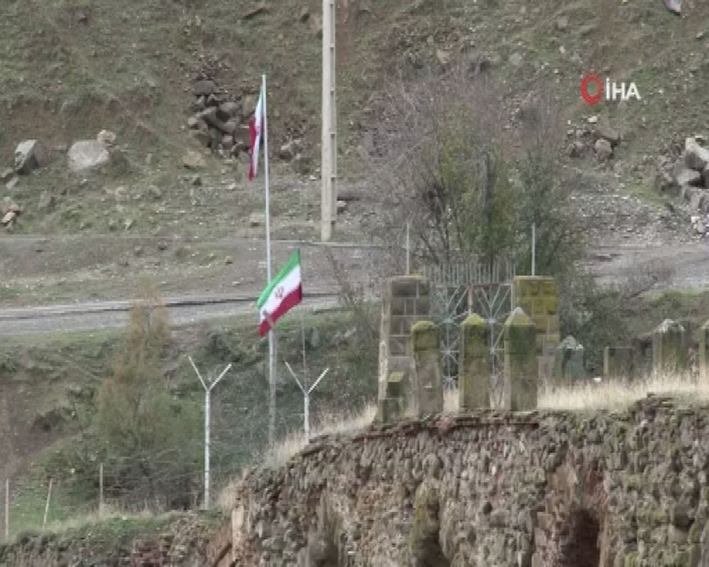 Azerbaycan bayrağı dikilen tarihi Hudaferin Köprüsü görüntülendi