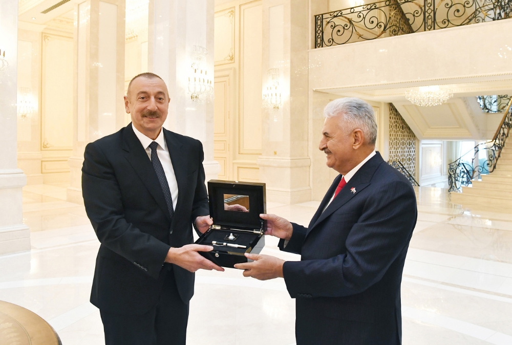 Azerbaycan Cumhurbaşkanı Aliyev, Binali Yılıdırım’ı kabul etti