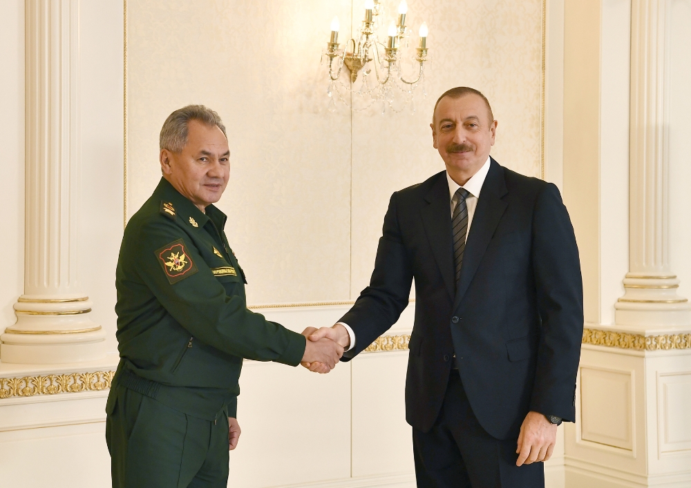 Azerbaycan Cumhurbaşkanı Aliyev Rusya Savunma Bakanı Şoygu’yu kabul etti