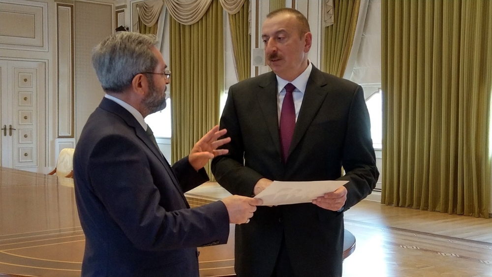 Azerbaycan Cumhurbaşkanı Aliyev’den Adana Milletvekili Ünüvar’a “Dostluk” nişanı