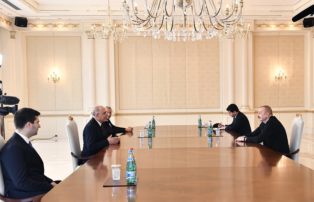 Azerbaycan Cumhurbaşkanı İlham Aliyev, MHP heyetini kabul etti