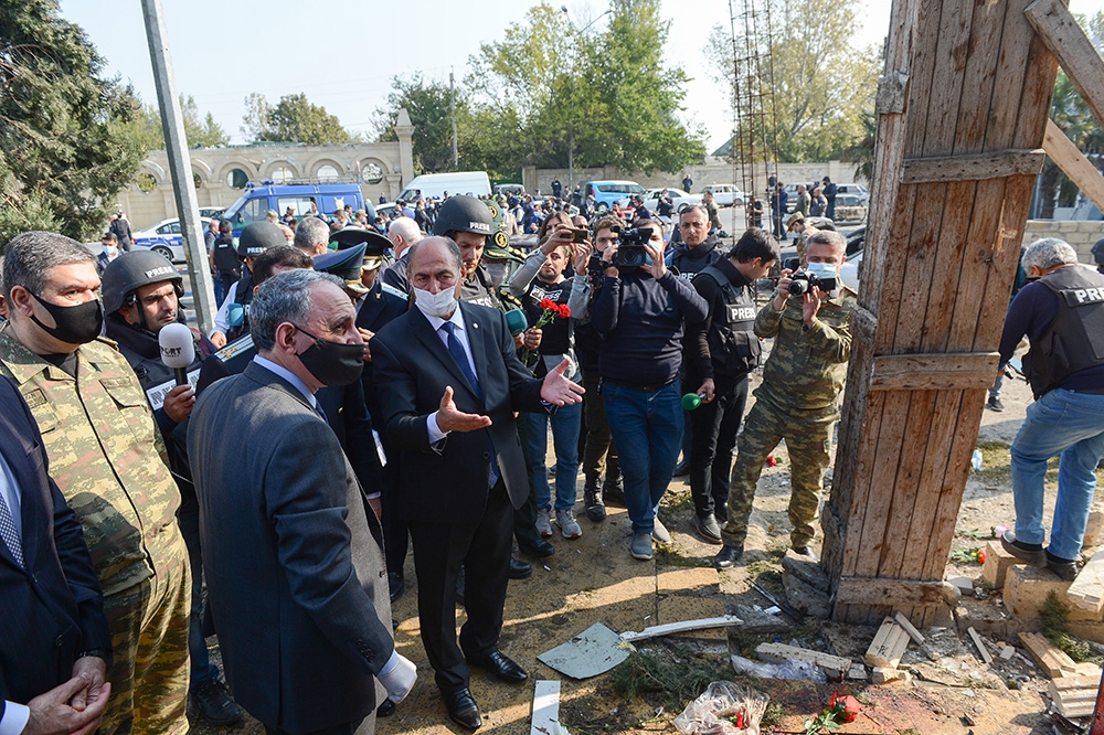 Azerbaycan Cumhurbaşkanı Yardımcısı Hacıyev, Ermenistan’ın saldırdığı Berde’de