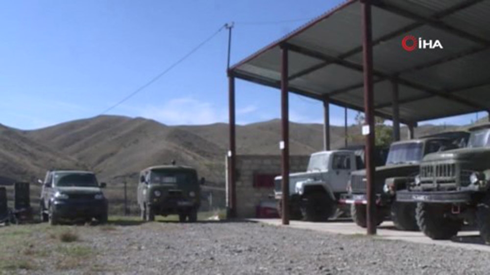 Azerbaycan, Ermenistan ordusunun bıraktığı mühimmat ve araçların görüntülerini paylaştı