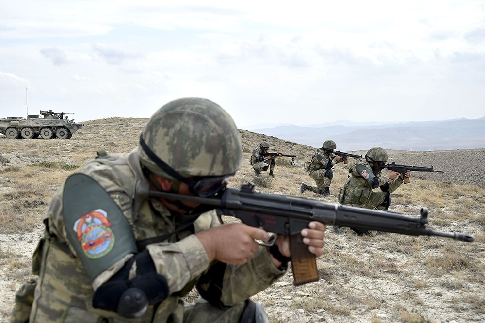 Azerbaycan-Türkiye geniş kapsamlı ortak askeri tatbikatlar sürüyor