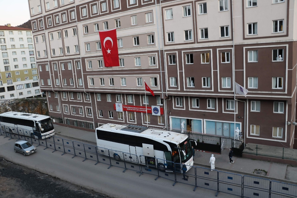 Azerbaycan’daki 184 Türk Zonguldak’a getirildi