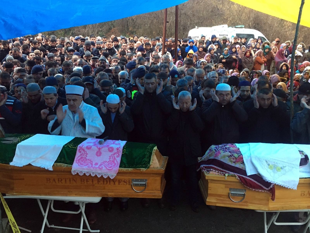 Babaanne ve torunlarına ağlatan veda