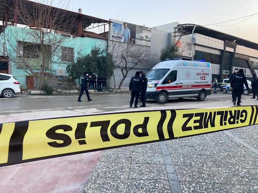Babaannesini öldürüp polise teslim oldu