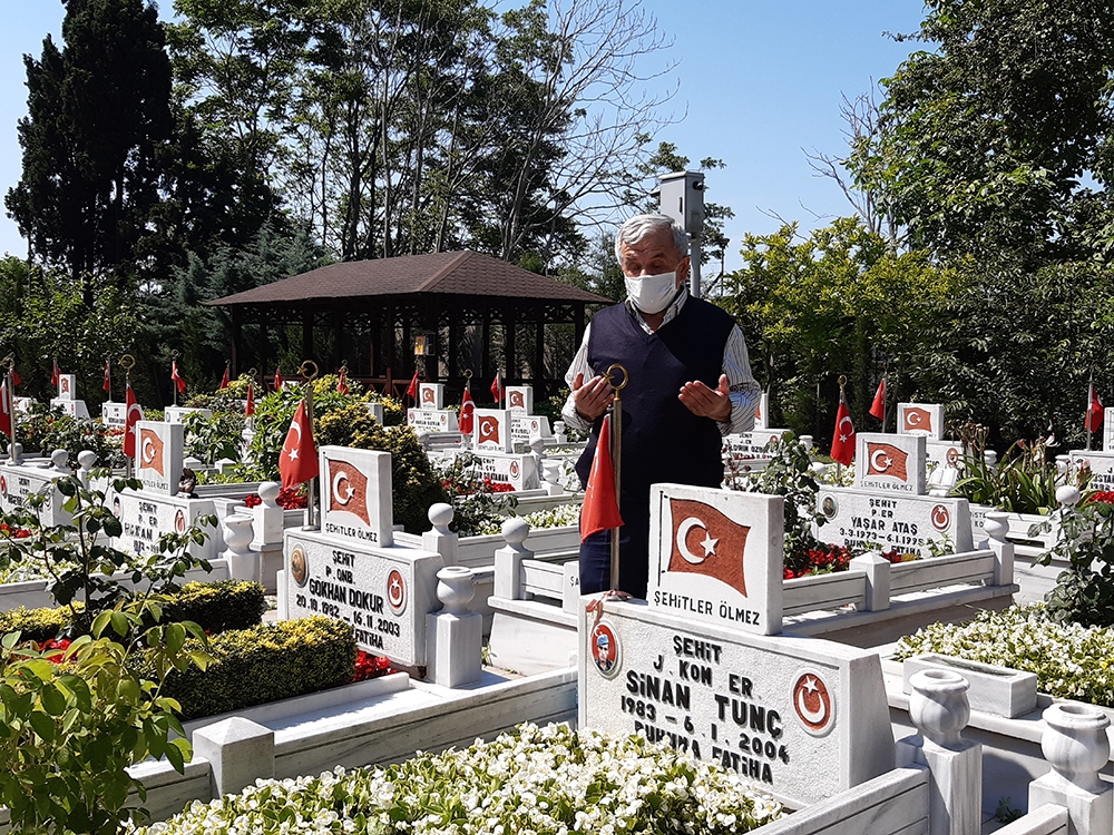 Babalar Günü’nde Edirnekapı Şehitliği’nde hüzün hakimdi