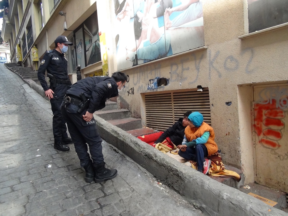 ‘Babam dilendiriyor’ diyen çocuklara polis yardım etti