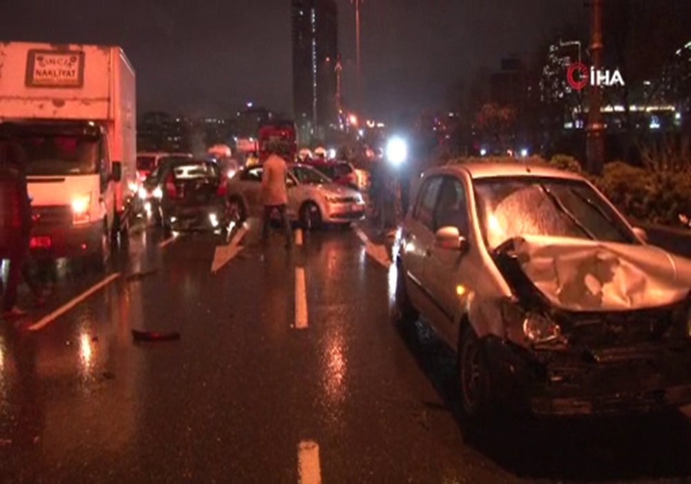 Bağcılar’da 10 araçlık zincirleme trafik kazası
