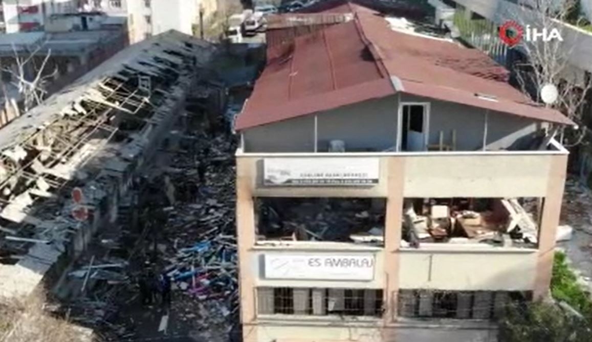 Bağcılar’da ambalaj fabrikasındaki patlama kamerada