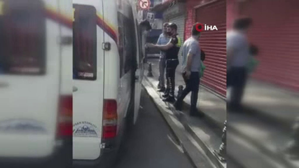 Bağcılar’da bir minibüsten taşıma sınırının üzerinde 26 yolcu çıktı