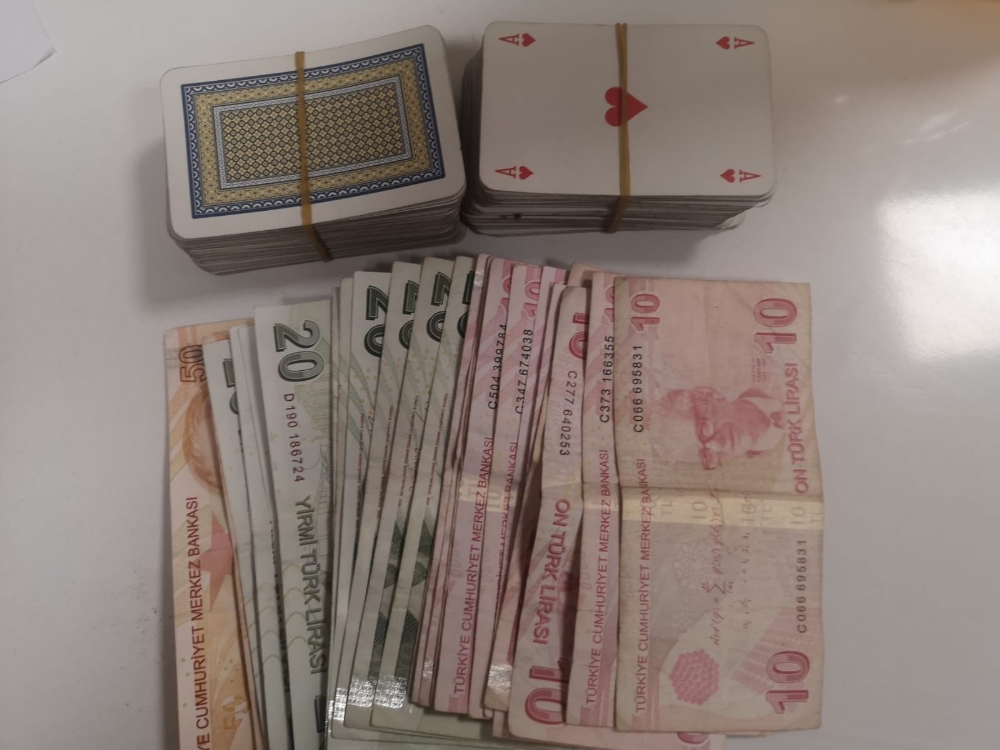 Bağcılar’da derneğe kumar baskını: 29 kişiye 100 bin lira ceza
