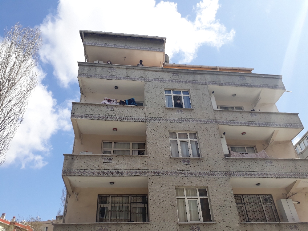 Bağcılar’da karantina binasındaki genç yaşadıklarını anlattı