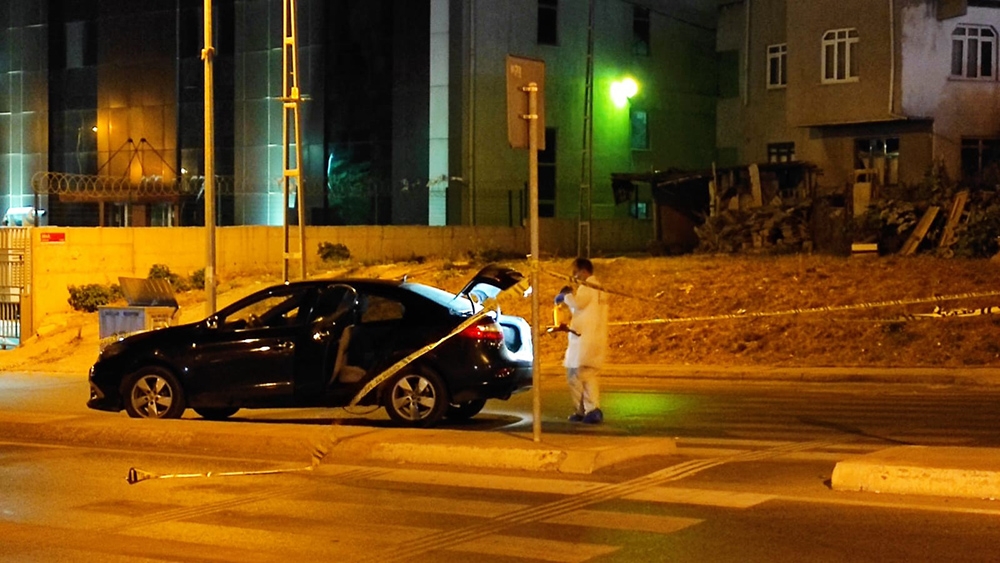 Bağcılar’da otomobile silahlı saldırı: 1 ölü 1 yaralı