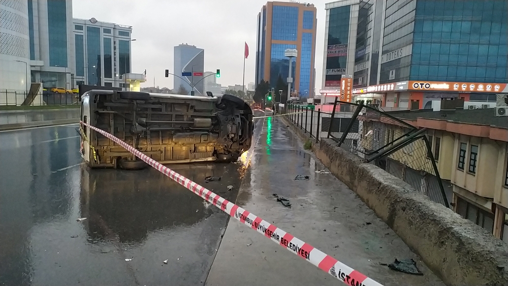 Bağcılar’da sıradışı kaza: 4 yaralı
