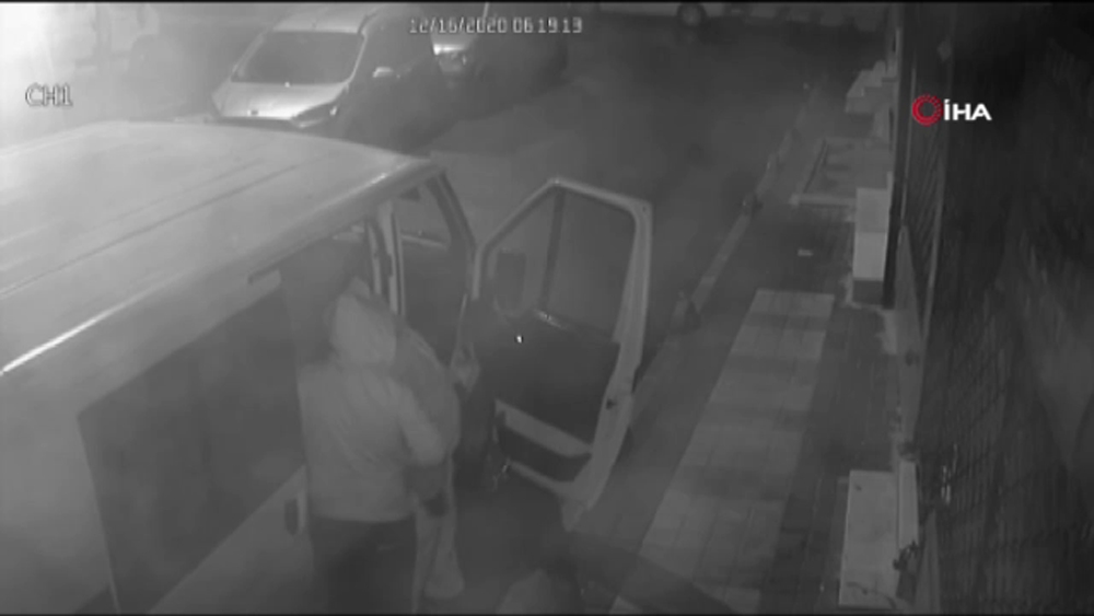 Bağcılar’da soygun girişimi kamerada