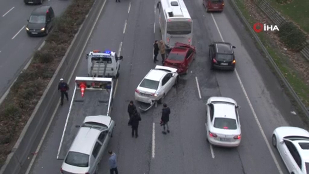 Bağcılar’da zincirleme kaza, trafikte yoğunluk oluştu