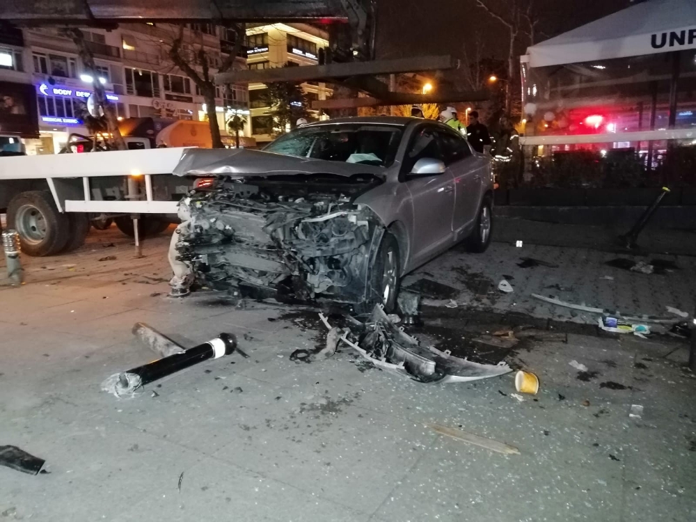 Bağdat Caddesi’nde feci kaza: 1 kişi ağır yaralandı