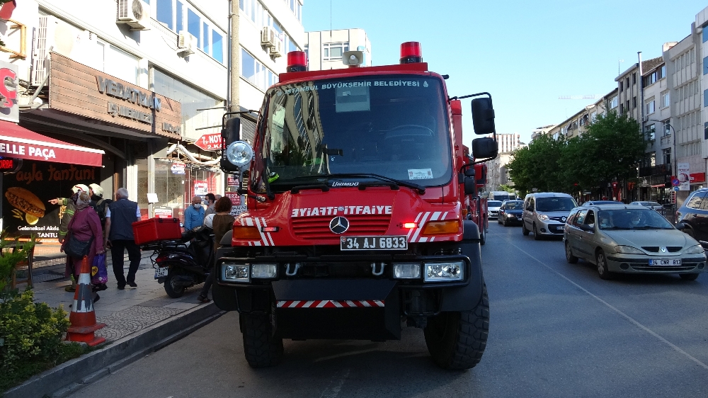 Bağdat Caddesi’nde iş merkezinde yangın paniği