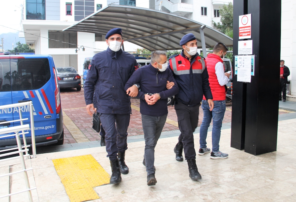 Bahçelerden iki ayda 260 bin TL değerinde avokado çaldı, son işinde yakalandı