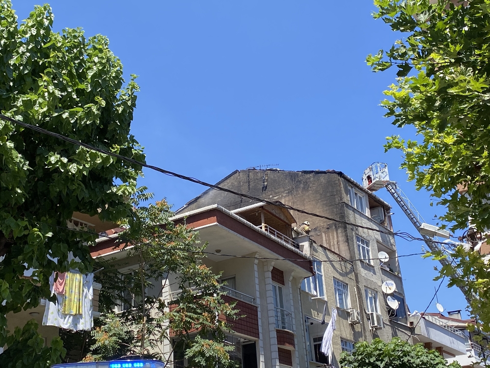 Bahçelievler’de 4 katlı binada korkutan yangın