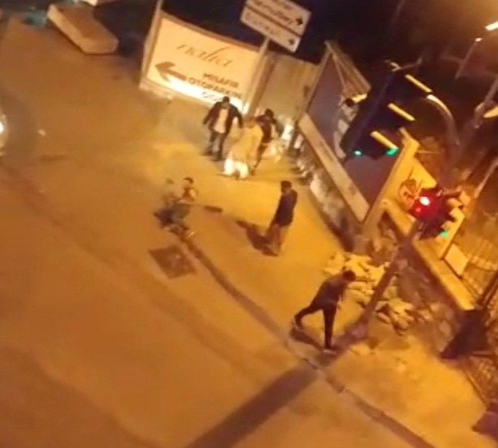 Bahçelievler’de iki grup arasında bıçaklı kavga: 1’i ağır 2 yaralı