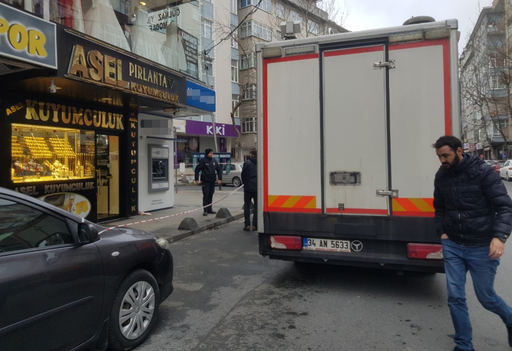 Bahçelievler’de kuyumcu bıçaklandı