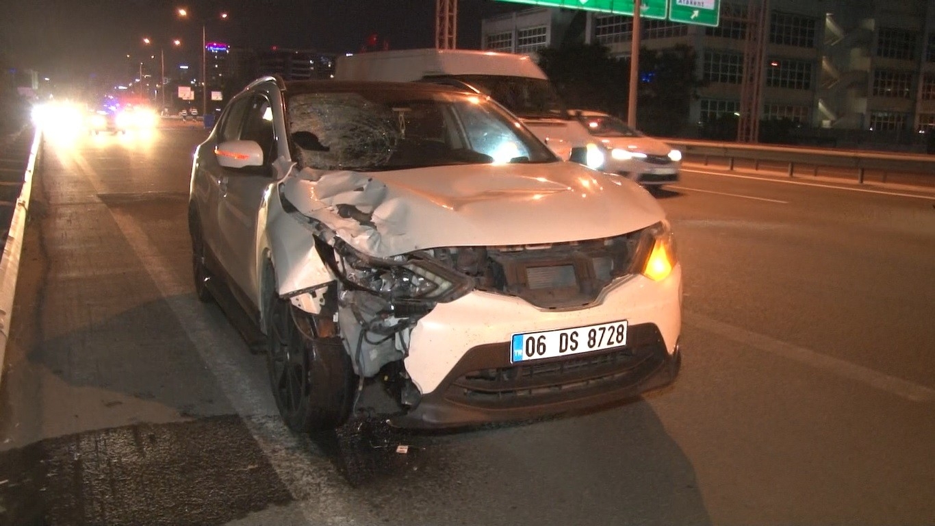 Bahçelievler’de yolun karşısına geçmeye çalışırken ezilen yaya feci şekilde can verdi